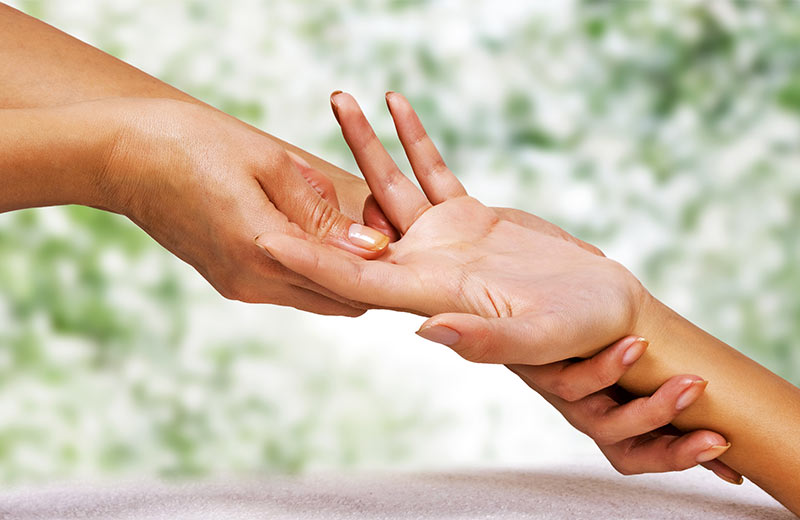 hand chakra aromatherapy